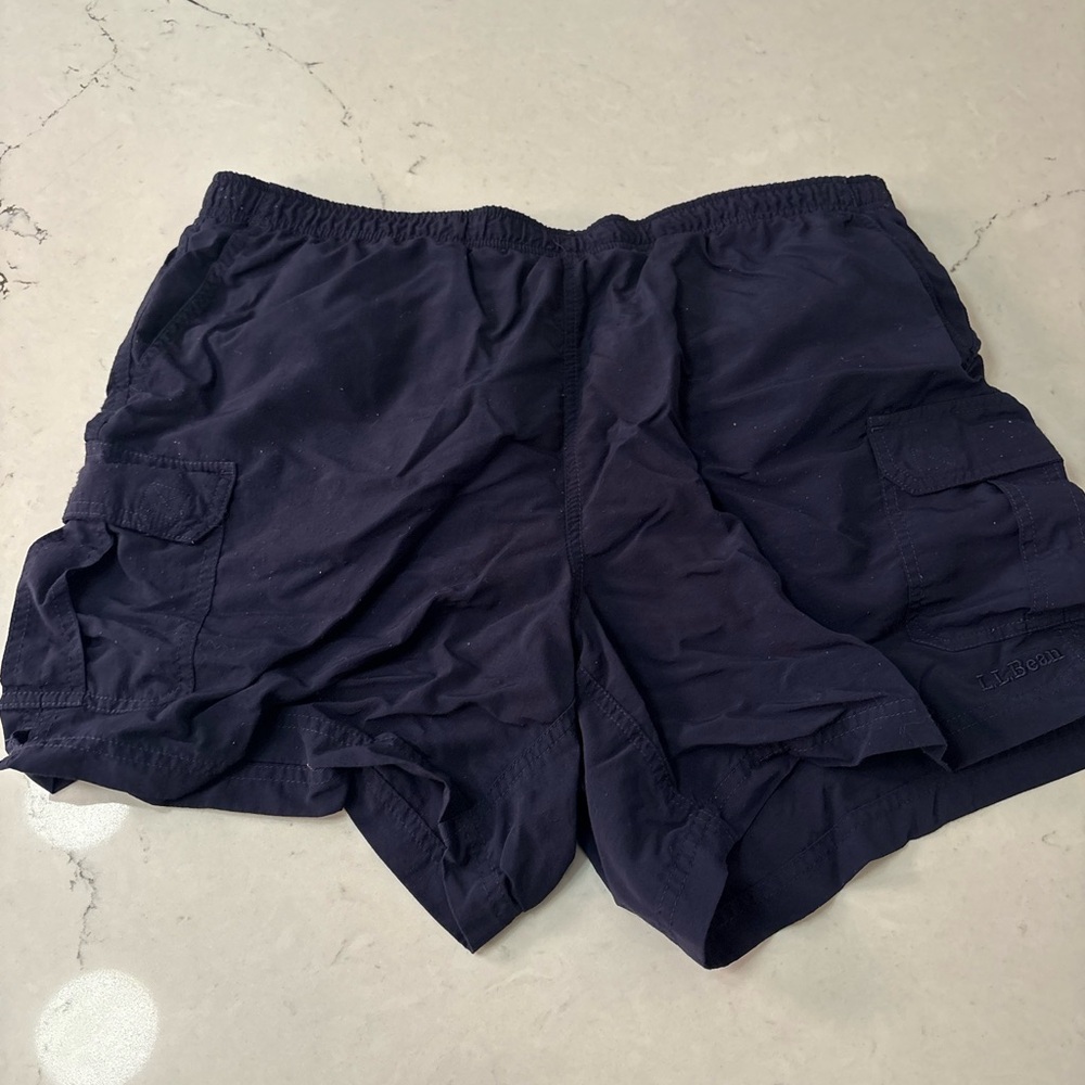 LL Bean Mens Swim Shorts Cargo  Sz Large 100% Supplex Nylon Mesh Navy Pockets